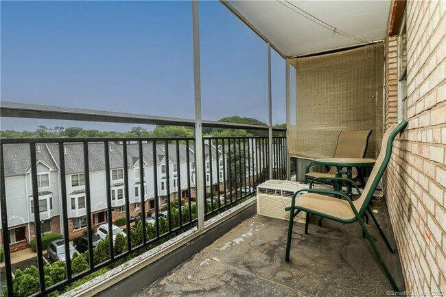 Building Photo - 25 Cartright St