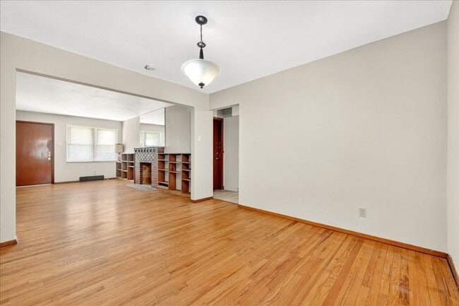Building Photo - 9319 Aster Ave