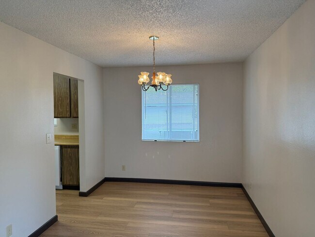 Building Photo - 765 Pope Dr