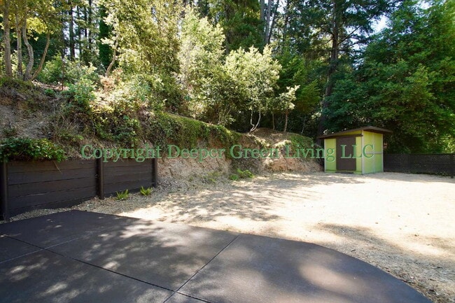 Building Photo - 2 Bedroom Woodacre Home with Views!