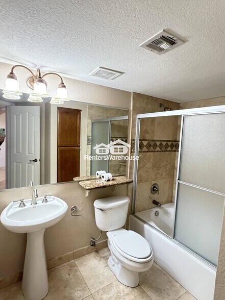 Building Photo - 3235 E Camelback Rd