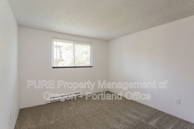 Building Photo - 14140 NE Sandy Blvd