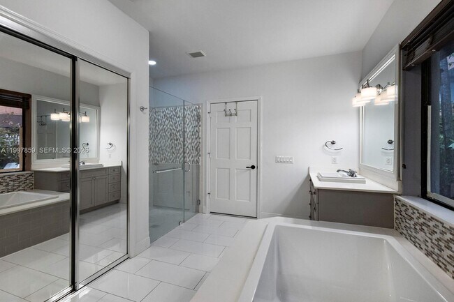 Building Photo - 324 SW 30th Rd