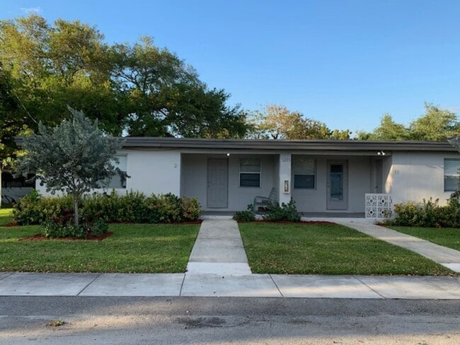 Interior Photo - 5819 Polk St Hollywood, FL 33021