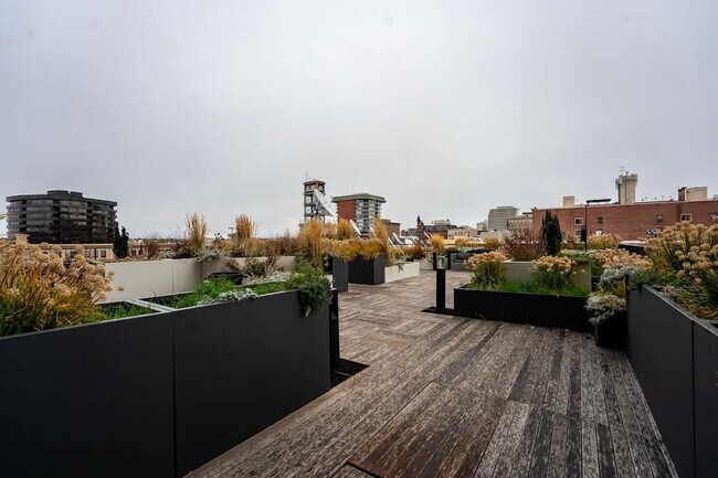 Building Photo - 1229 W 1st Ave