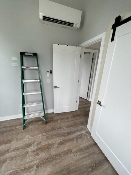 Building Photo - 1502 Fowler Ave