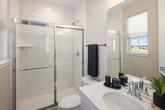 Building Photo - 6 Bedroom 5.5 Bathroom Single Family Home ...