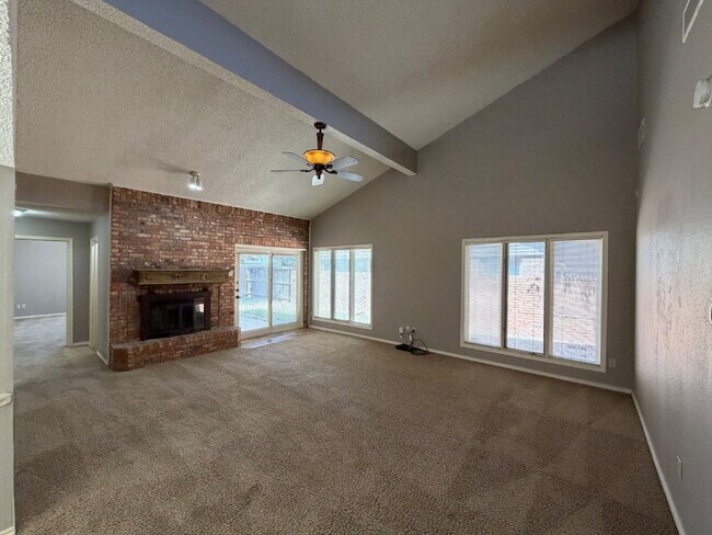 Building Photo - Nice Modern Home Located In Whisper Wood Near Tech. Includes access to pool & tennis court.