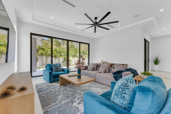 Building Photo - 239 NE 11th St