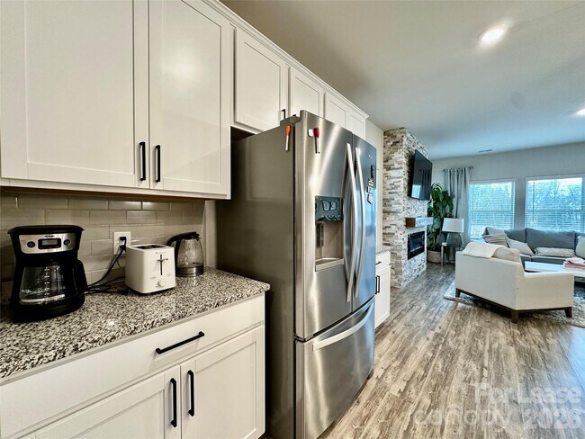 Building Photo - 6212 Hailstone Rd