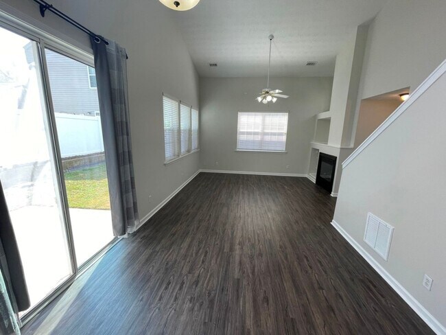 Building Photo - Updated 3BR Home - Woodstock