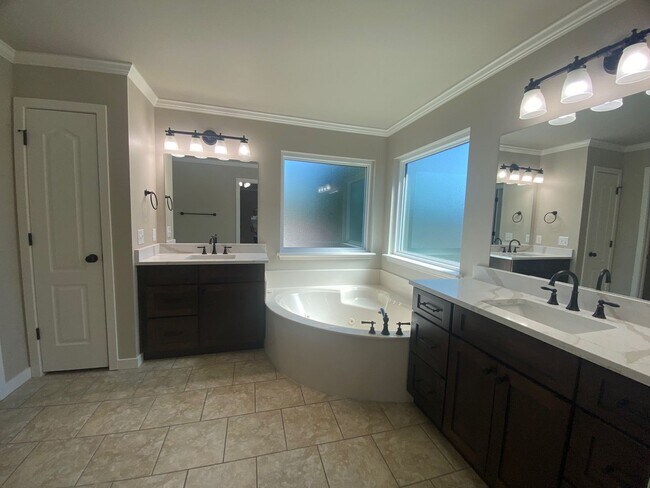 Building Photo - Jenks Schools! Prepare to fall in love wit...