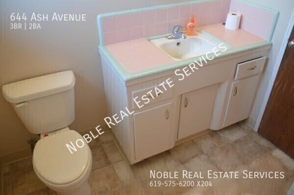 Building Photo - 644 Ash Ave