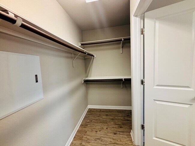 Building Photo - 1302 Golden Barley Dr