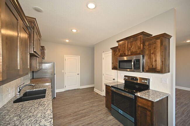 Building Photo - Nice 3 Bedroom, 2.5 bath with 2 car garage...