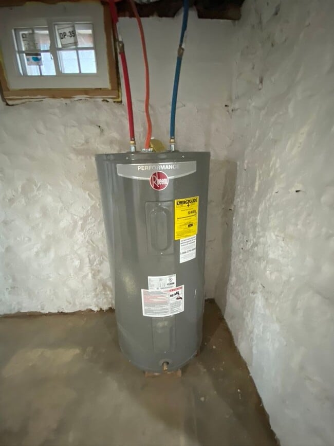 Building Photo - Awesome 3 bedroom 1.5 Bath Home in Emmaus