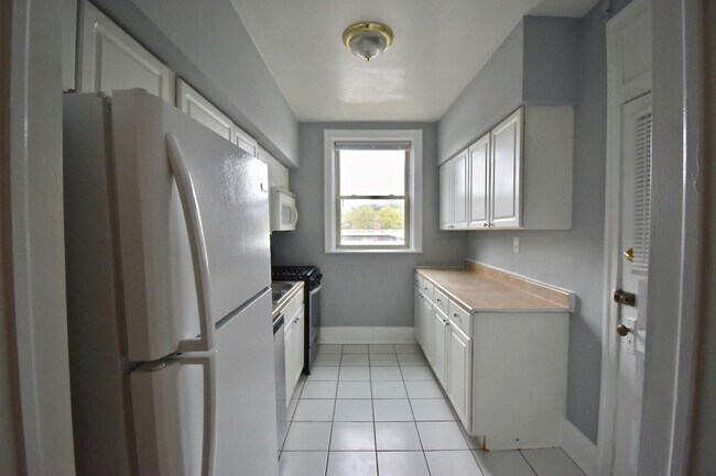 Building Photo - 815 Seward St