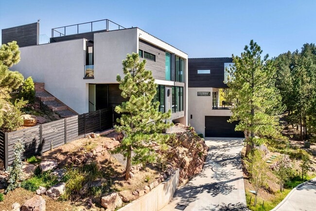 Building Photo - Private Foothills Sanctuary Minutes from D...