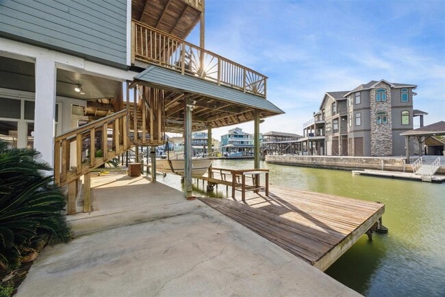 Building Photo - 339 Admiral Cir