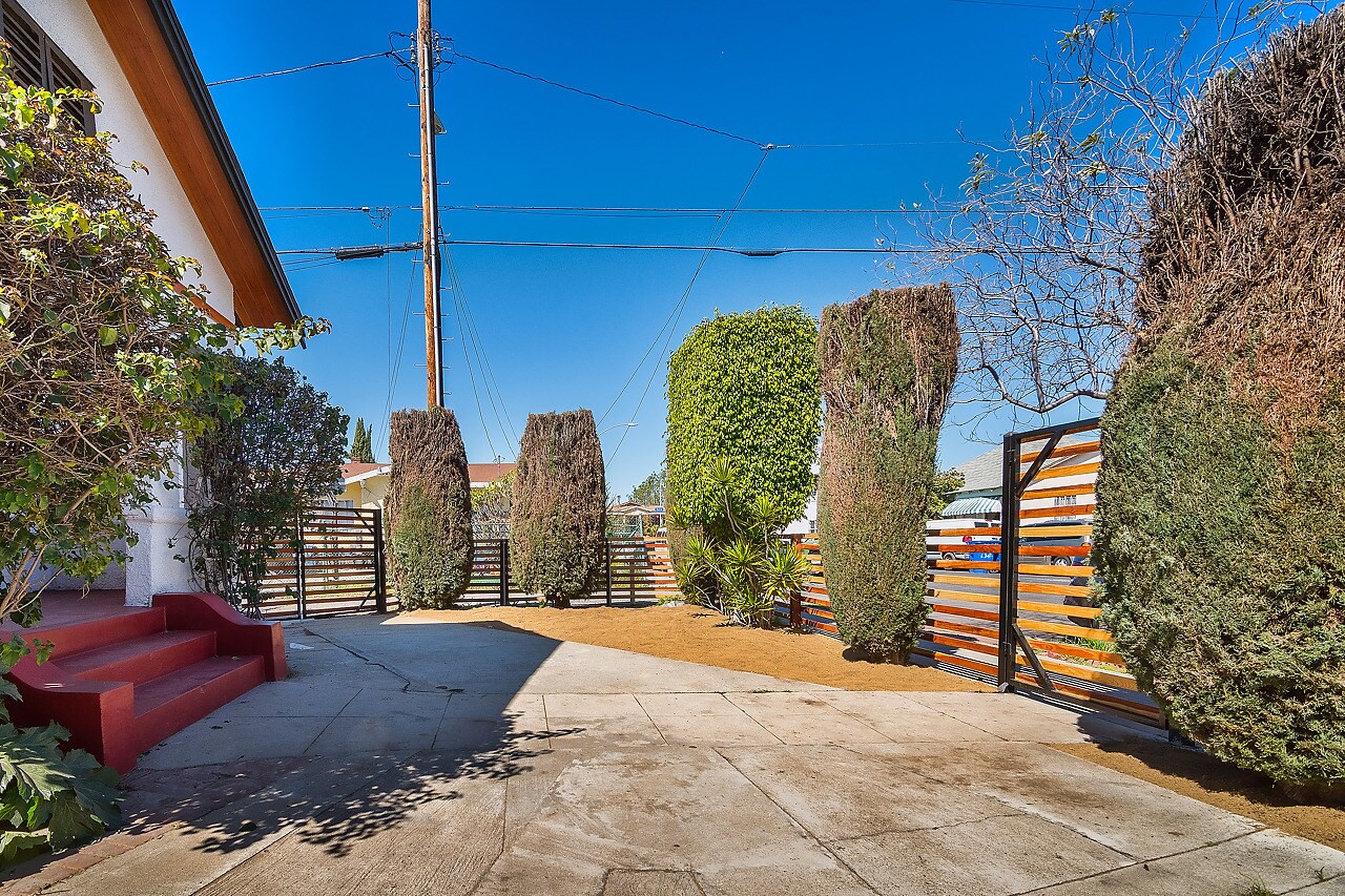 Building Photo - 2418 Fairmount St