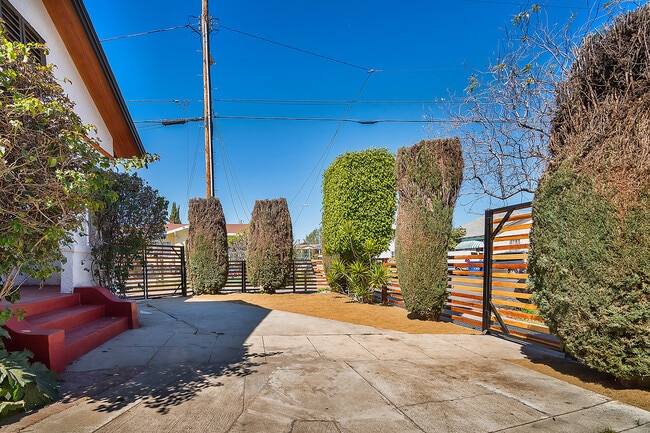 Building Photo - 2418 Fairmount St