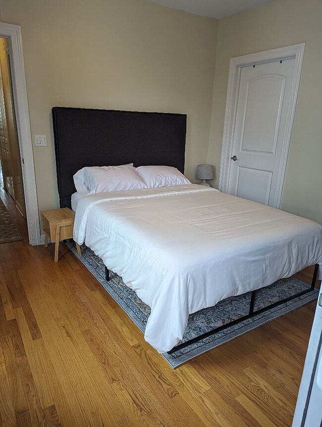 Furnished Main Bedroom - 2109 N Bingham St