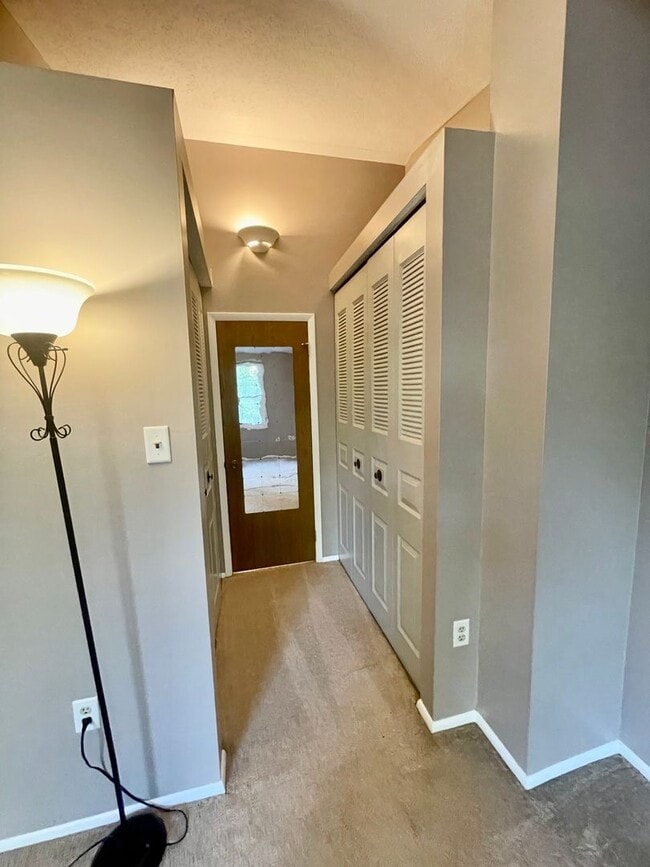Building Photo - 2 Bed 1.5 Bath- Oakdale PA! Hawthorne Vill...
