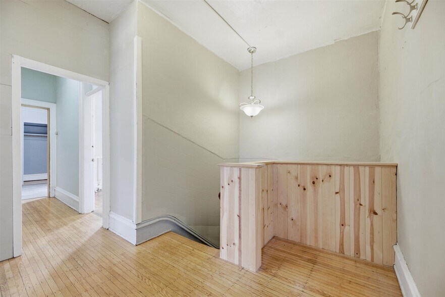 Building Photo - 514 5th Ave SE