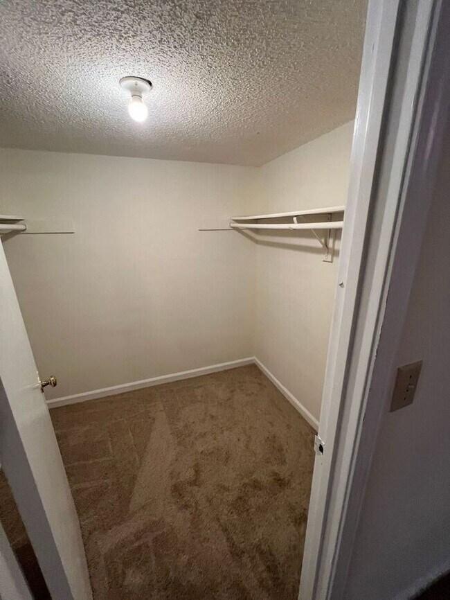 Building Photo - Cozy 2-Bedroom, 2-Bath Second-Floor Unit