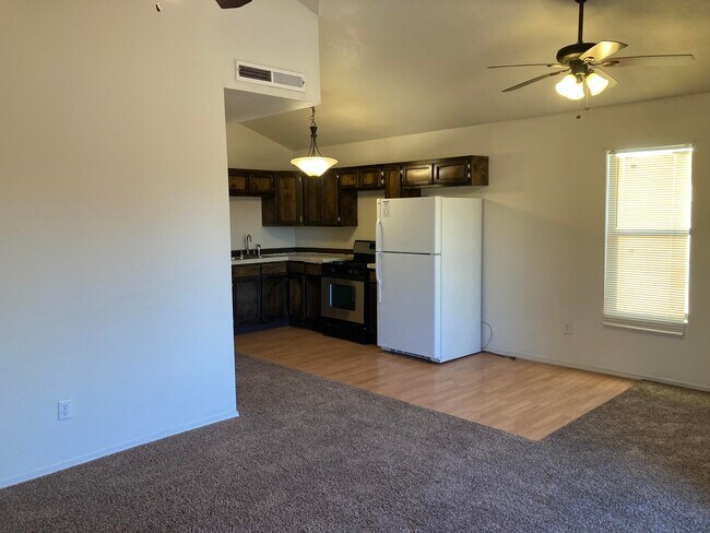 Building Photo - 1654 Exeter Dr