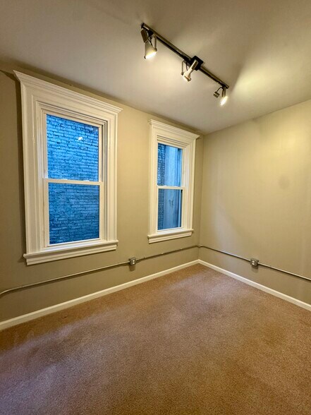 Building Photo - 92 S Main St