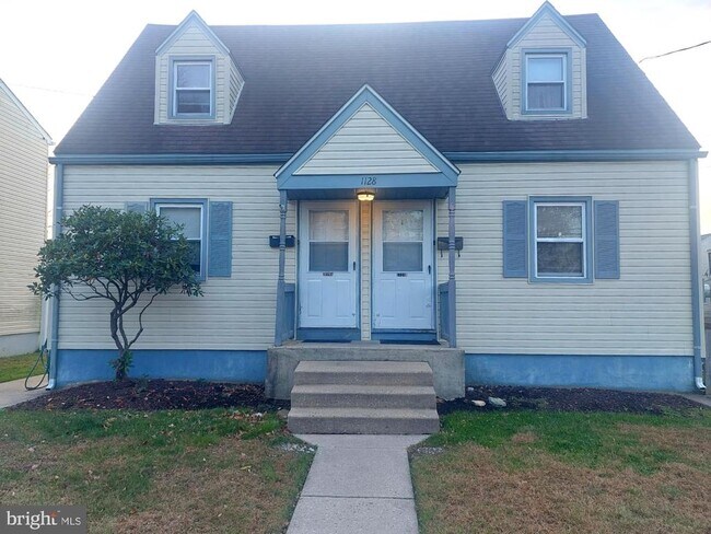 Building Photo - 1128 Howard Ave