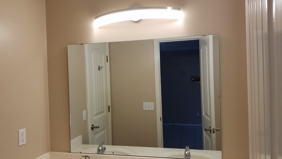 Building Photo - 3706 Wyndham Ave