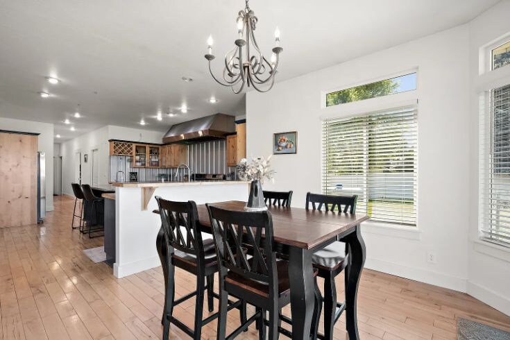 Building Photo - 18227 Southlake Cir