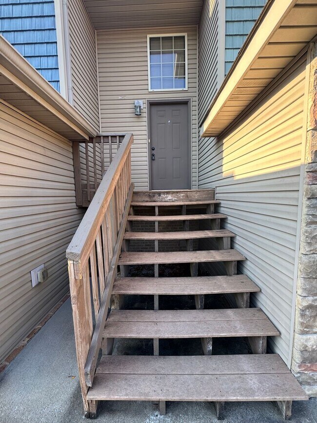 Building Photo - 1727 Thistlewood Dr