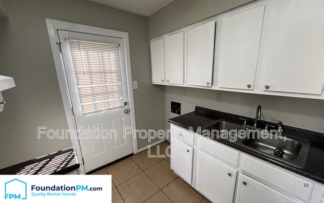 Building Photo - 1131 Catalina Rd