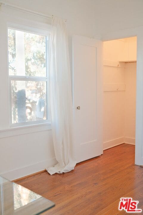 Building Photo - 466 1/2 N Gardner St