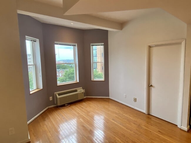 Building Photo - 1415 Chapin St NW