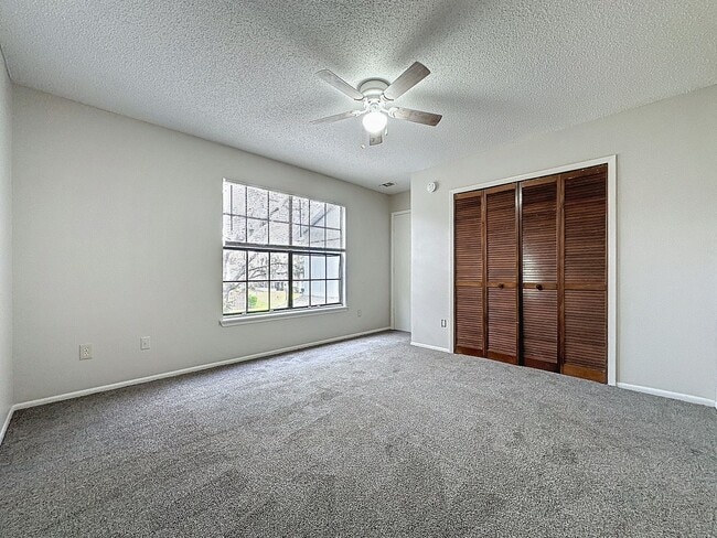 Building Photo - Carmel Oaks Townhome style Condo in Orlando