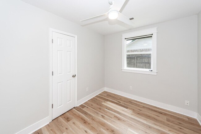 Building Photo - 3 Bedroom, 1 Bathroom Home in Willowbrook - Goose Creek