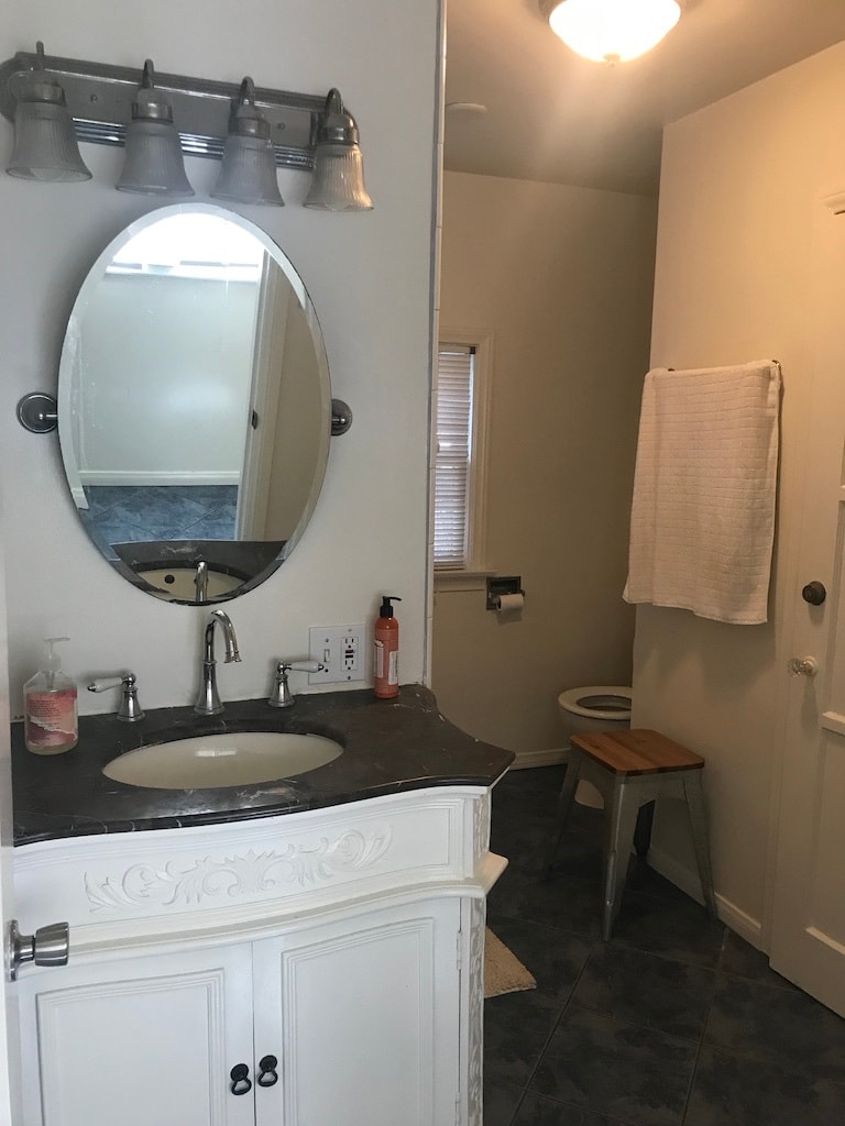 bathroom - 1236 10th St