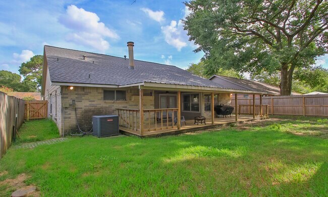 Building Photo - 9130 Kirkleigh Ln