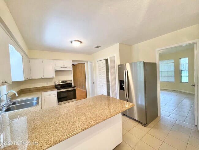 Building Photo - 5391 Golf Course Dr