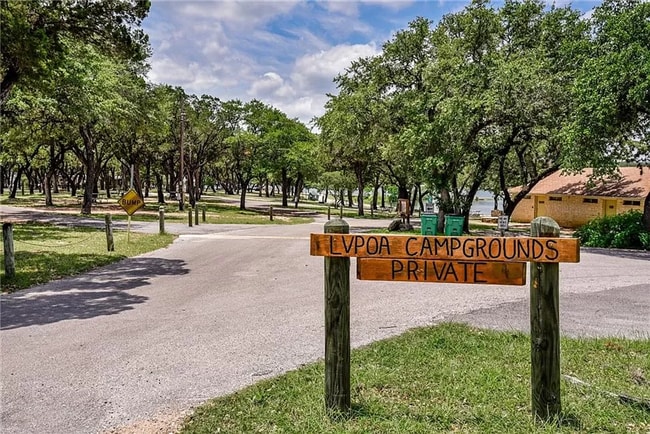 Building Photo - 4 BR / 2 BA - 1813 SF One-Story Home - Lago Vista!