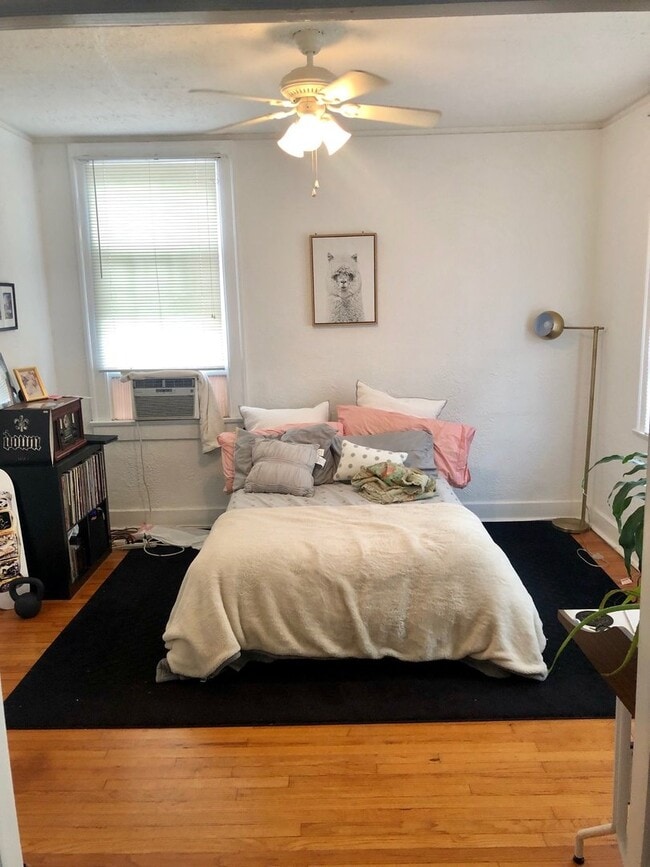 Building Photo - Great 1BD/1BA on Mardi Gras parade route