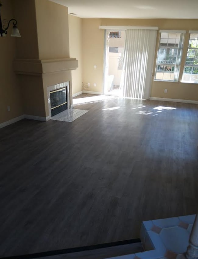 Building Photo - Welcome to our Beautiful, Spacious 2 Bedrooms 2.5 Full Bath Townhouse!