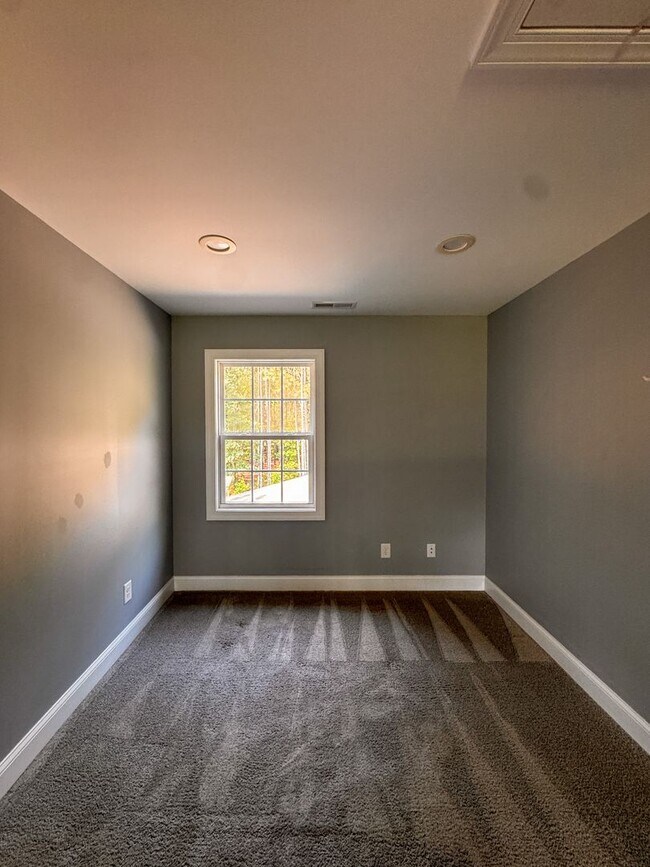 Building Photo - Spacious 5 Bed 3.5 Bath Home in Carthage