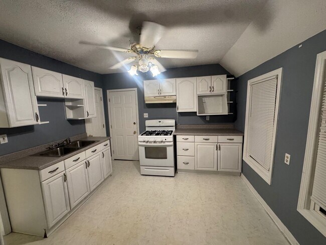 Building Photo - 7602 Wentworth Ave