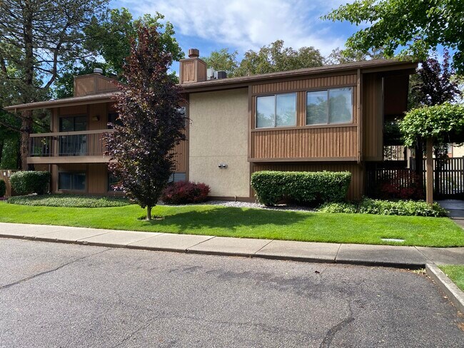 Building Photo - 1087 Countrywoods Cir