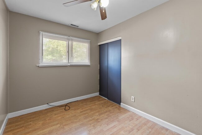 Building Photo - 1395 Bluebird Dr
